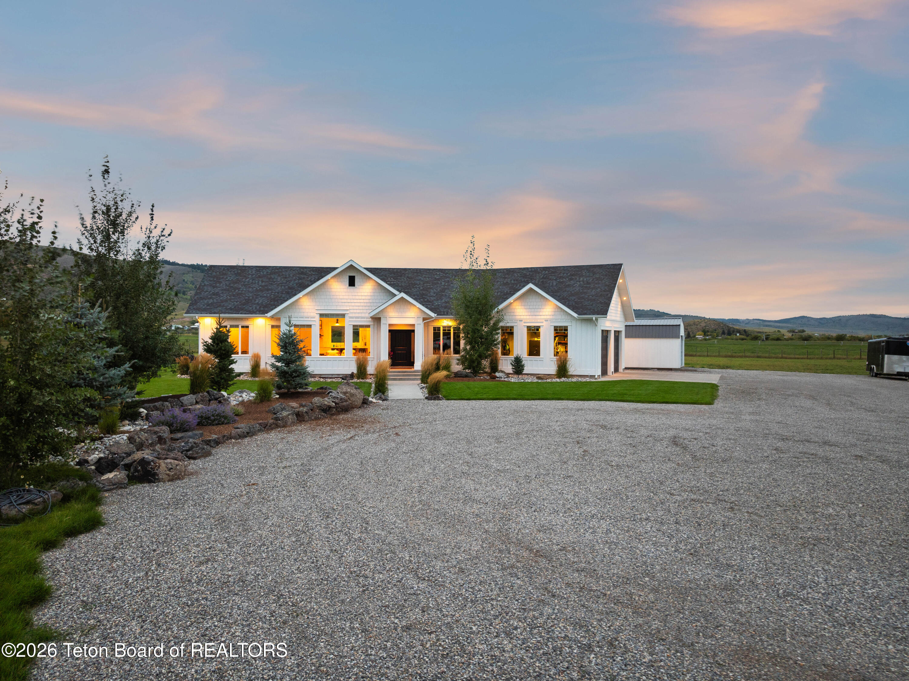 1290 SMOKY CANYON Road