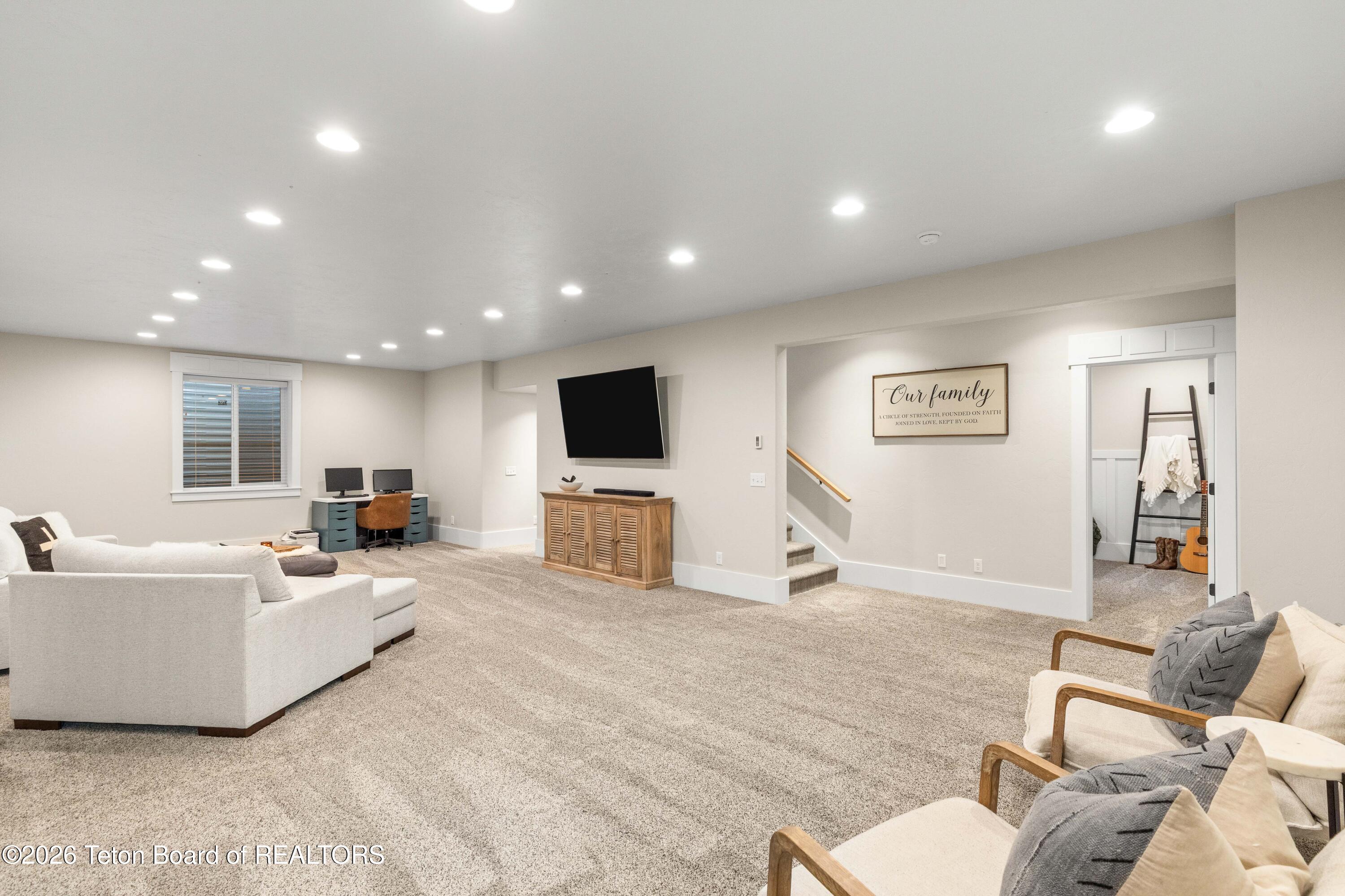 1290 SMOKY CANYON Road