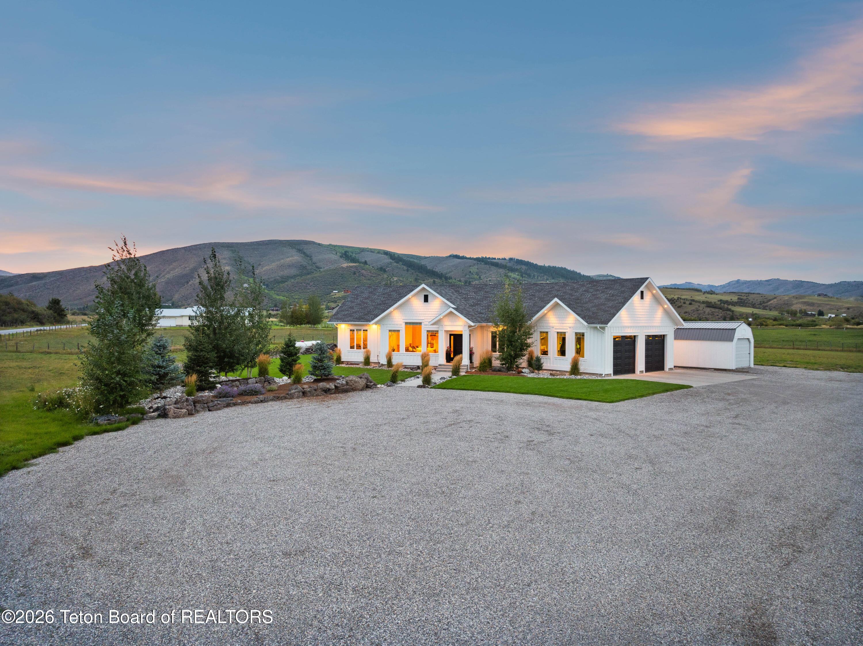 1290 SMOKY CANYON Road