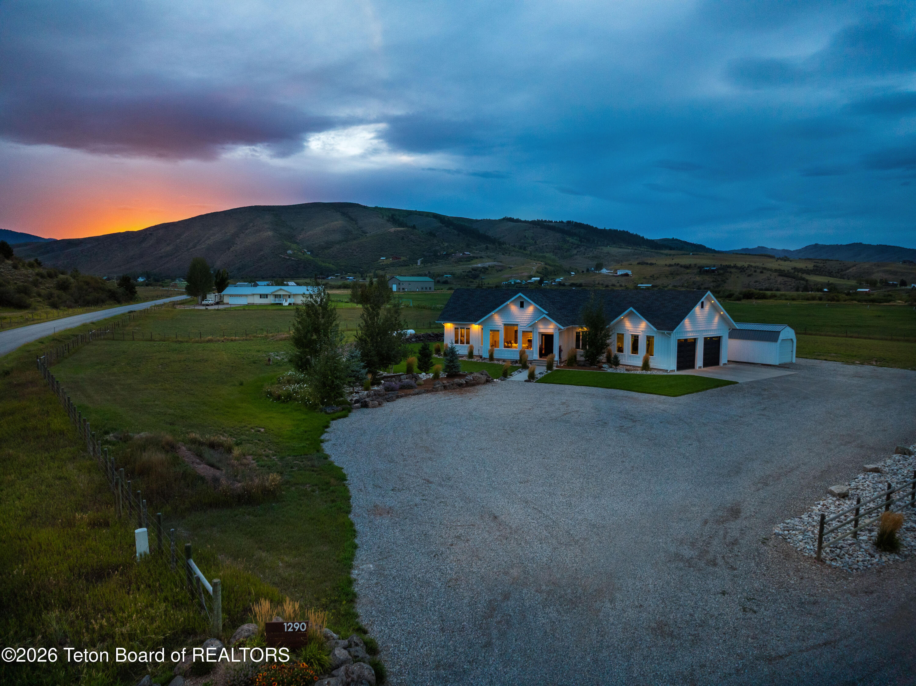 1290 SMOKY CANYON Road