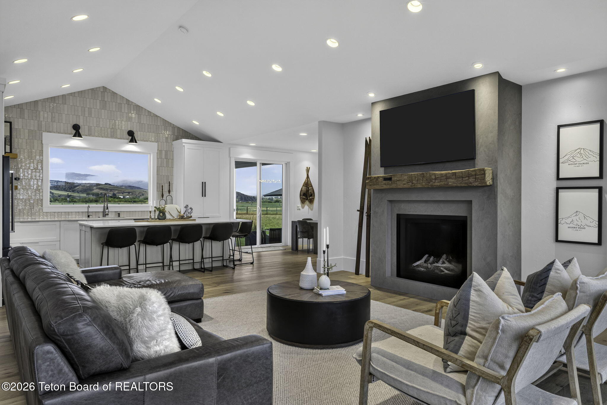 1290 SMOKY CANYON Road