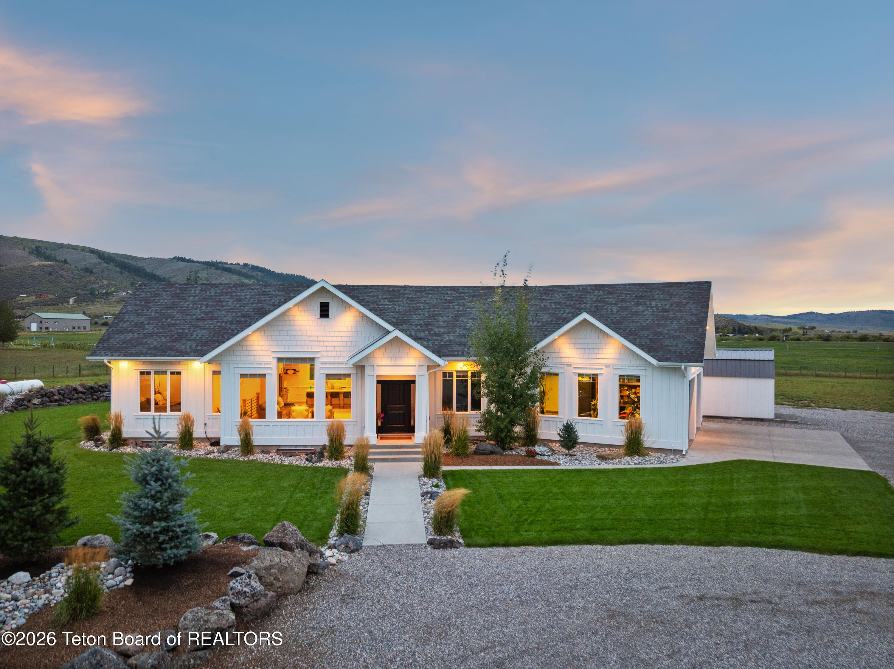 1290 SMOKY CANYON Road