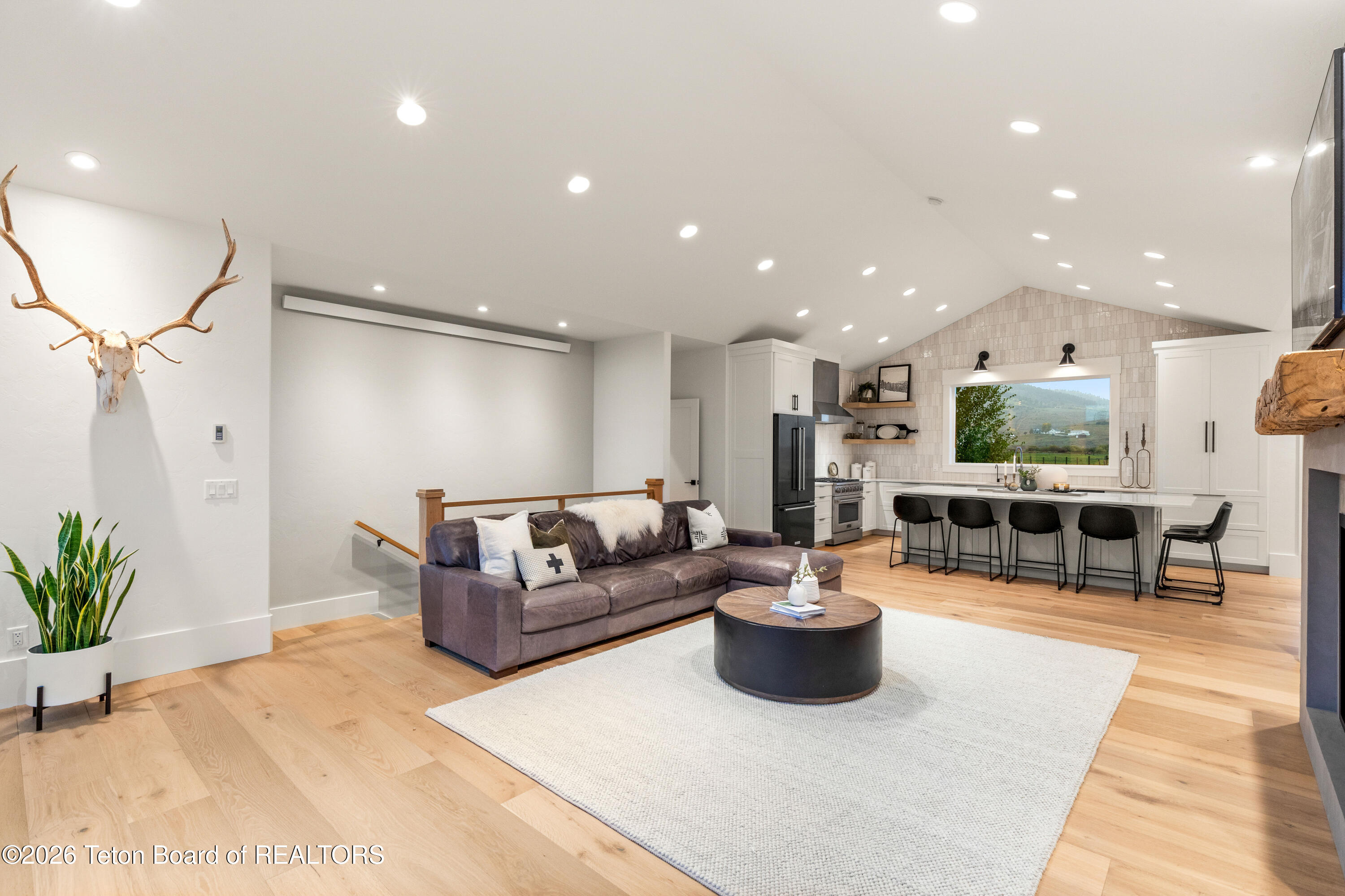 1290 SMOKY CANYON Road