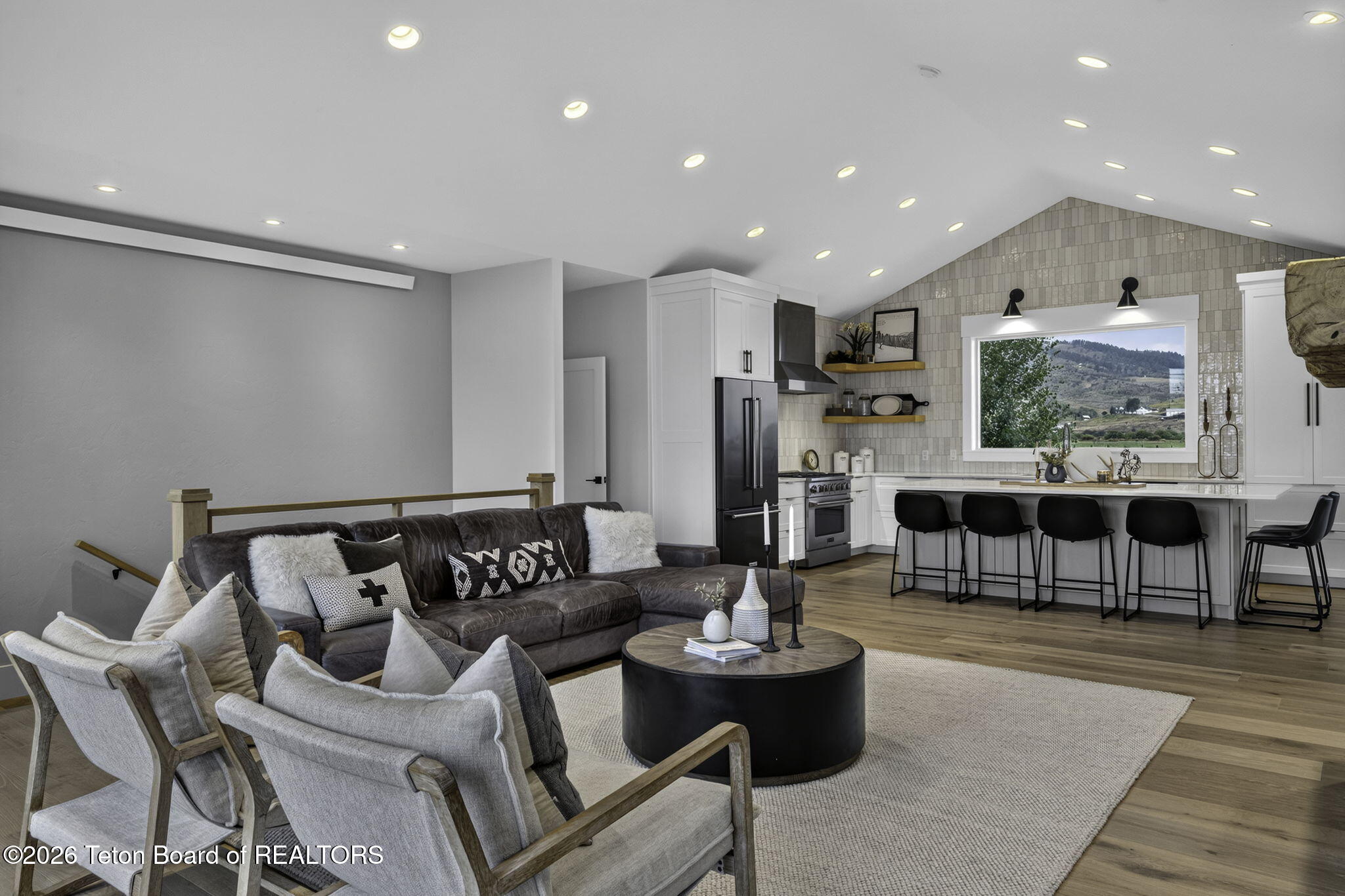 1290 SMOKY CANYON Road