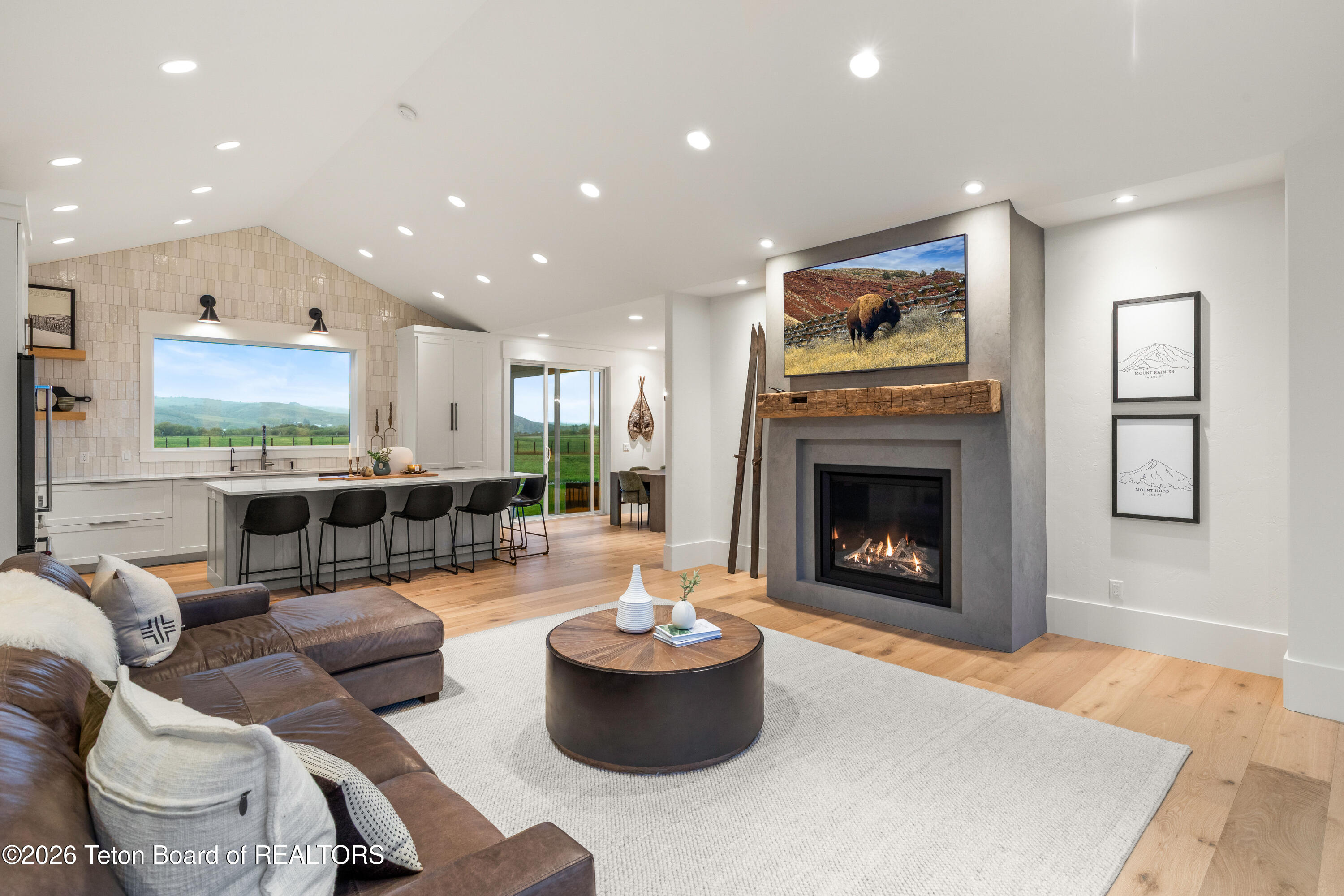 1290 SMOKY CANYON Road