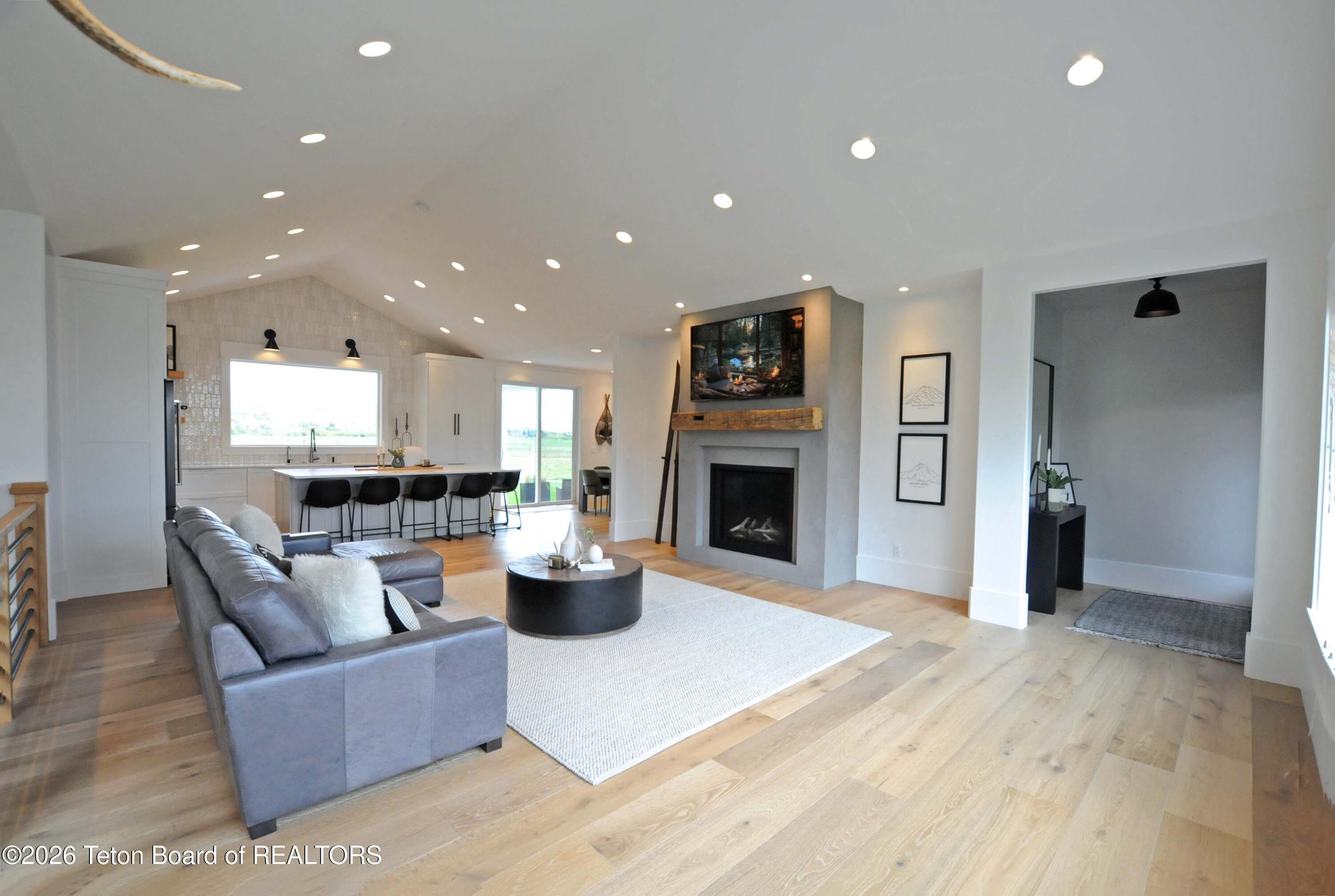 1290 SMOKY CANYON Road
