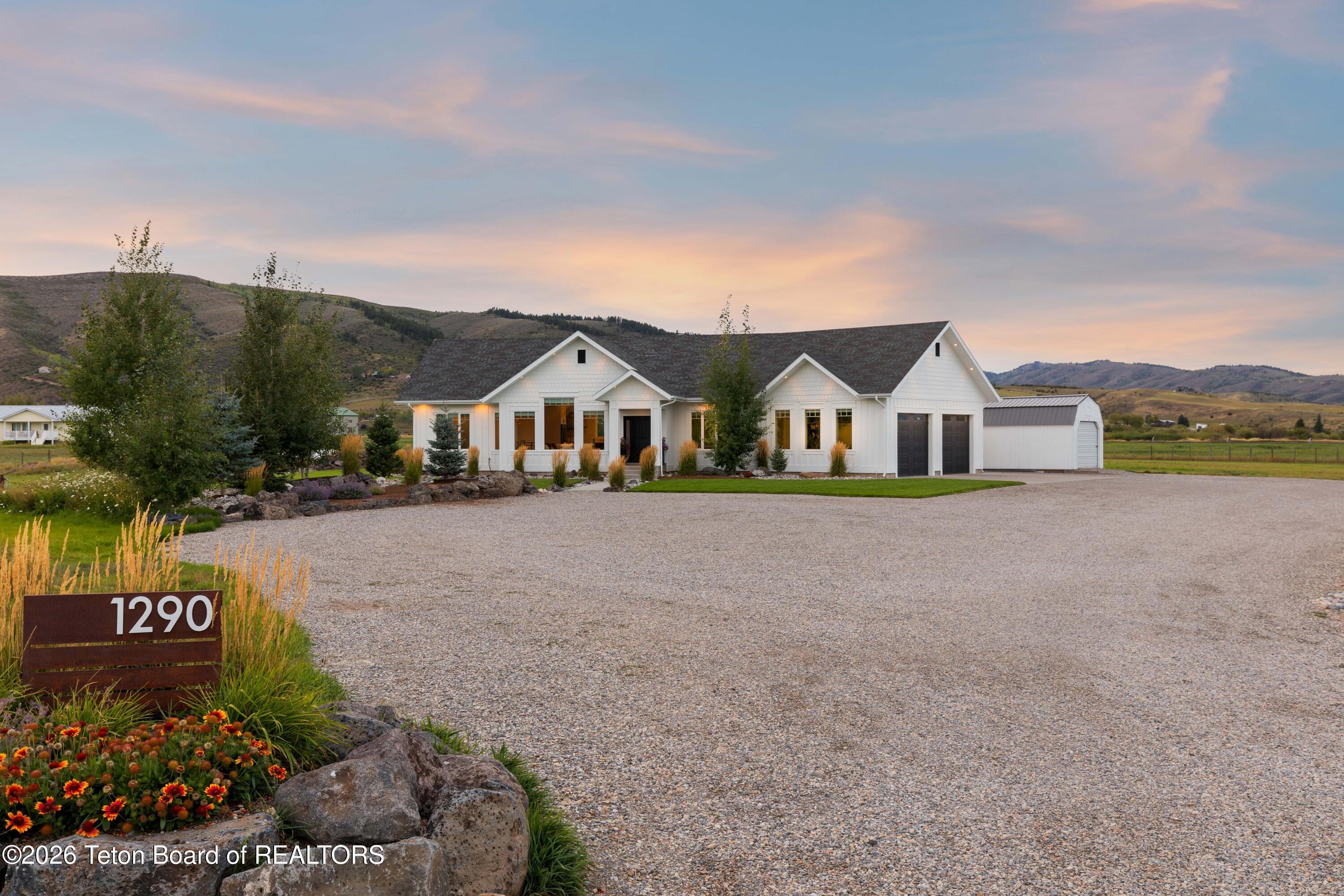 1290 SMOKY CANYON Road