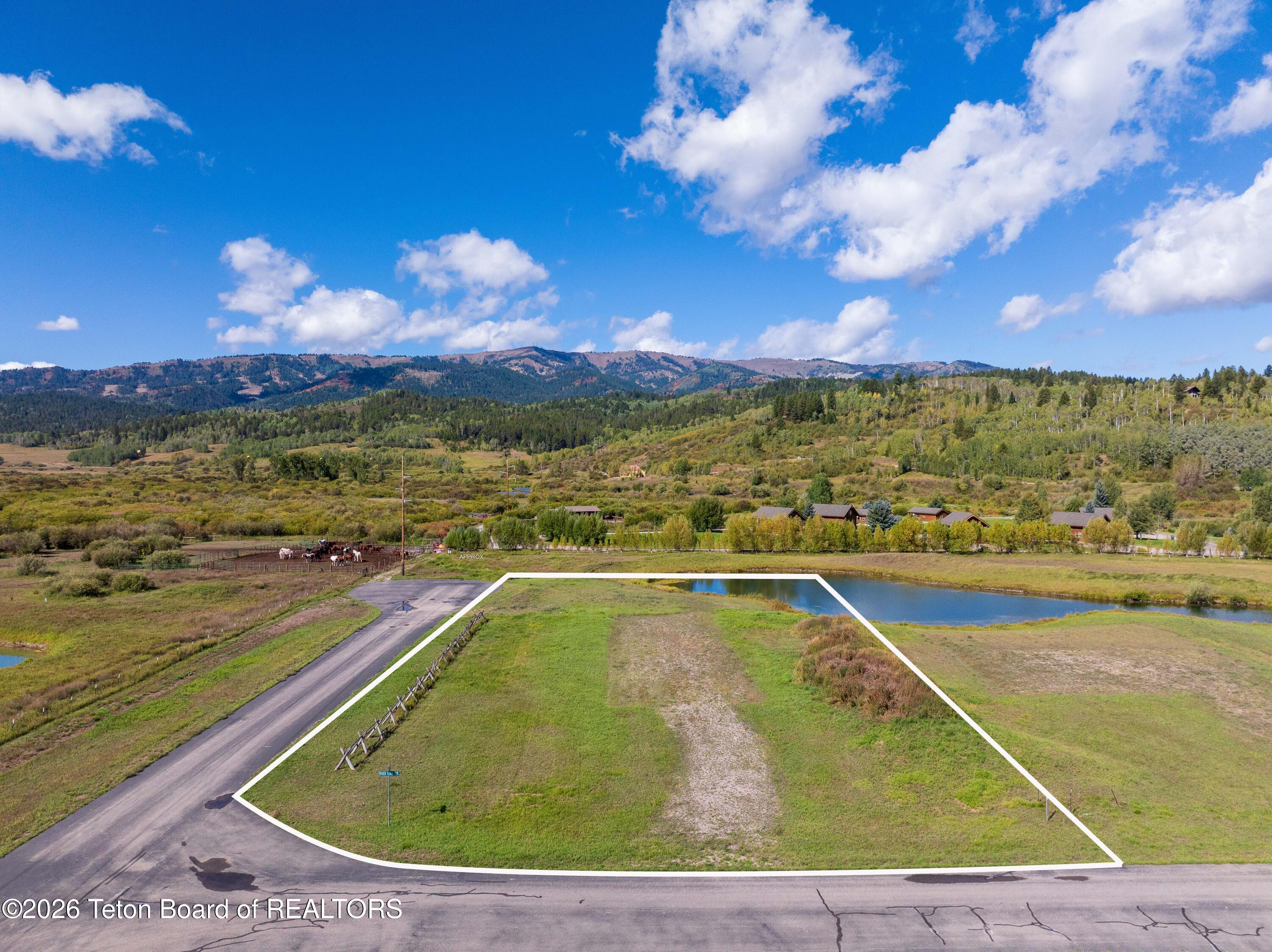 43 RIVER TRAIL Circle