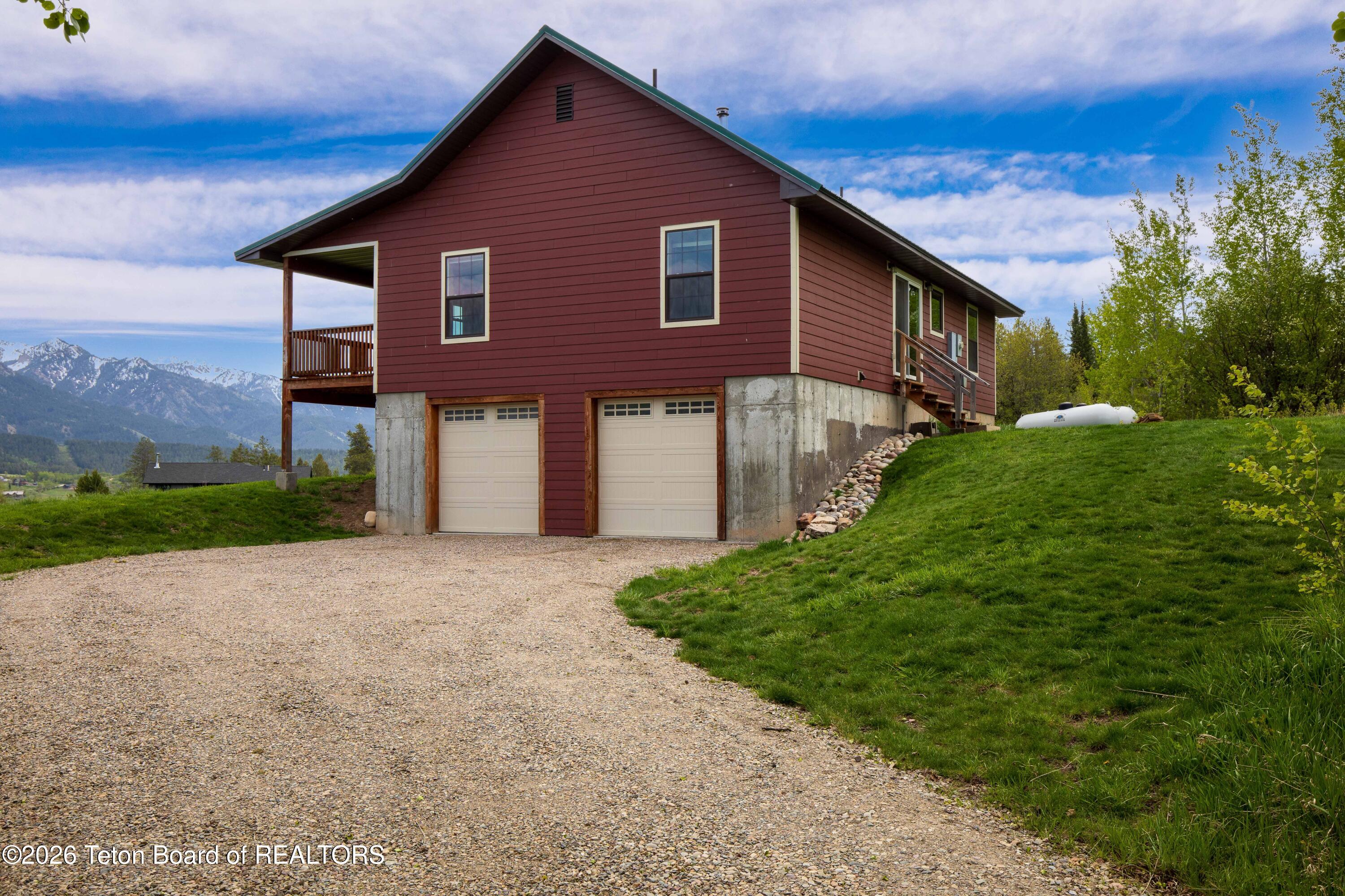31 PINE HOLLOW Court