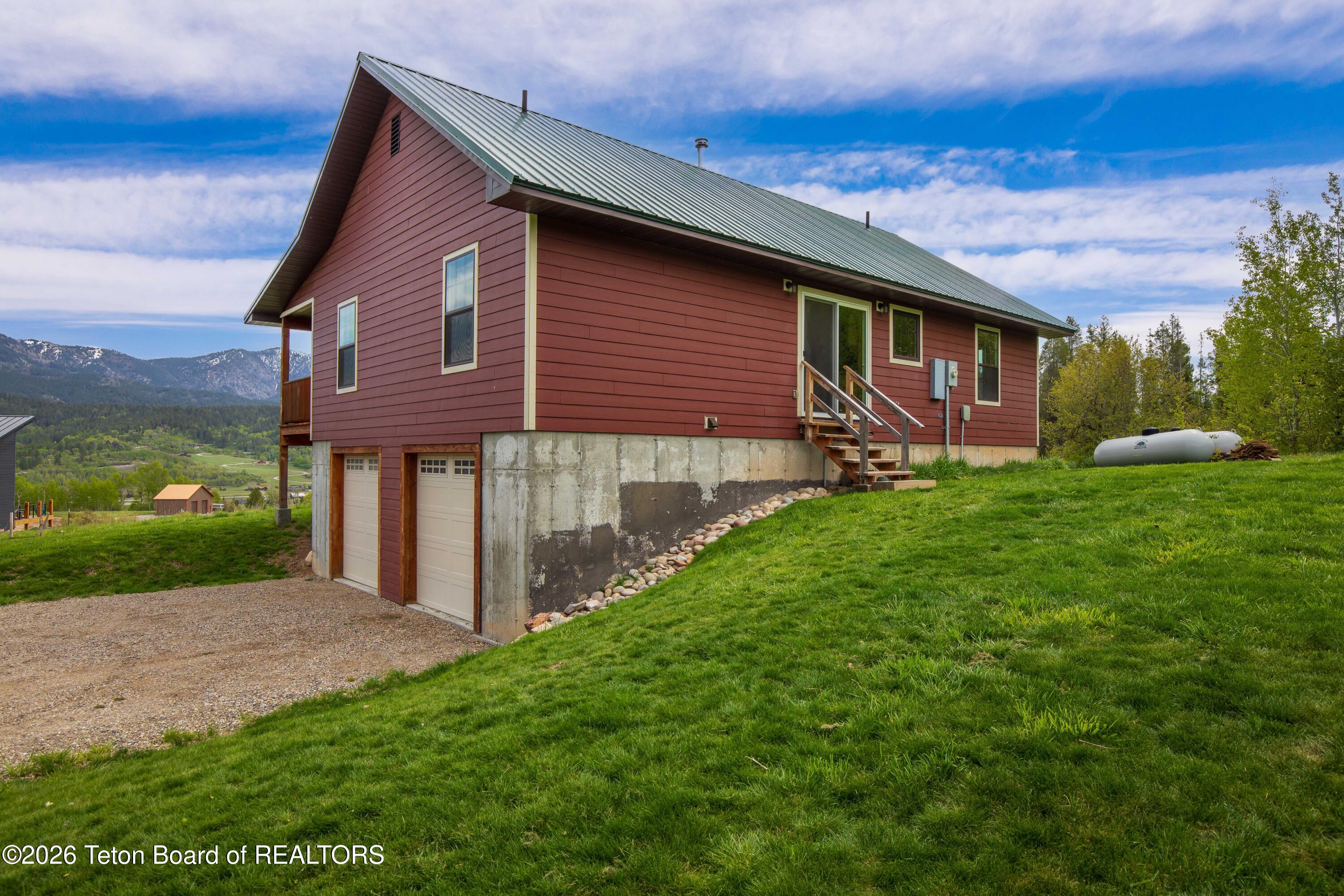 31 PINE HOLLOW Court