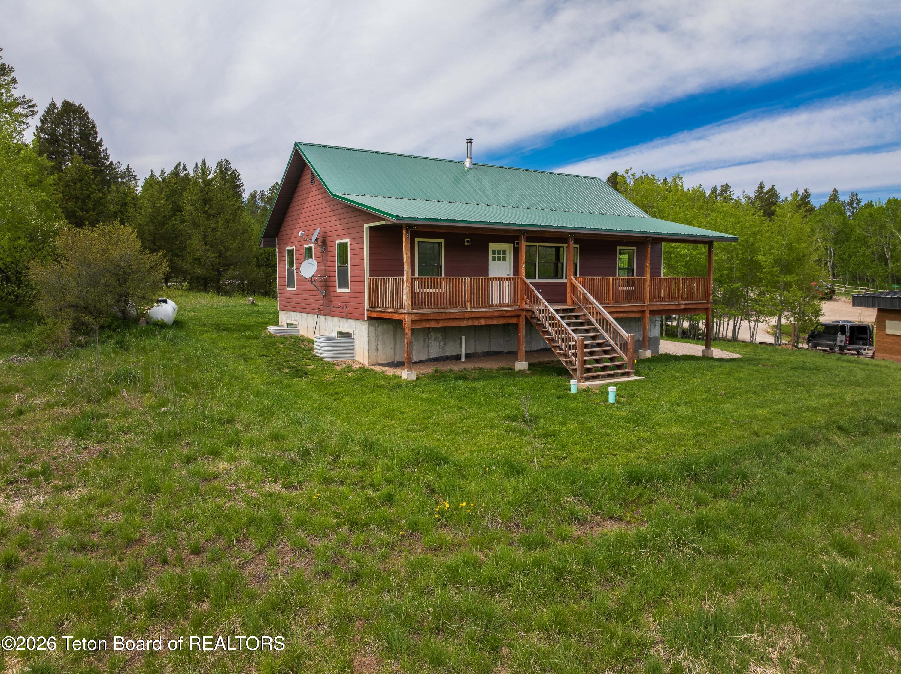 31 PINE HOLLOW Court