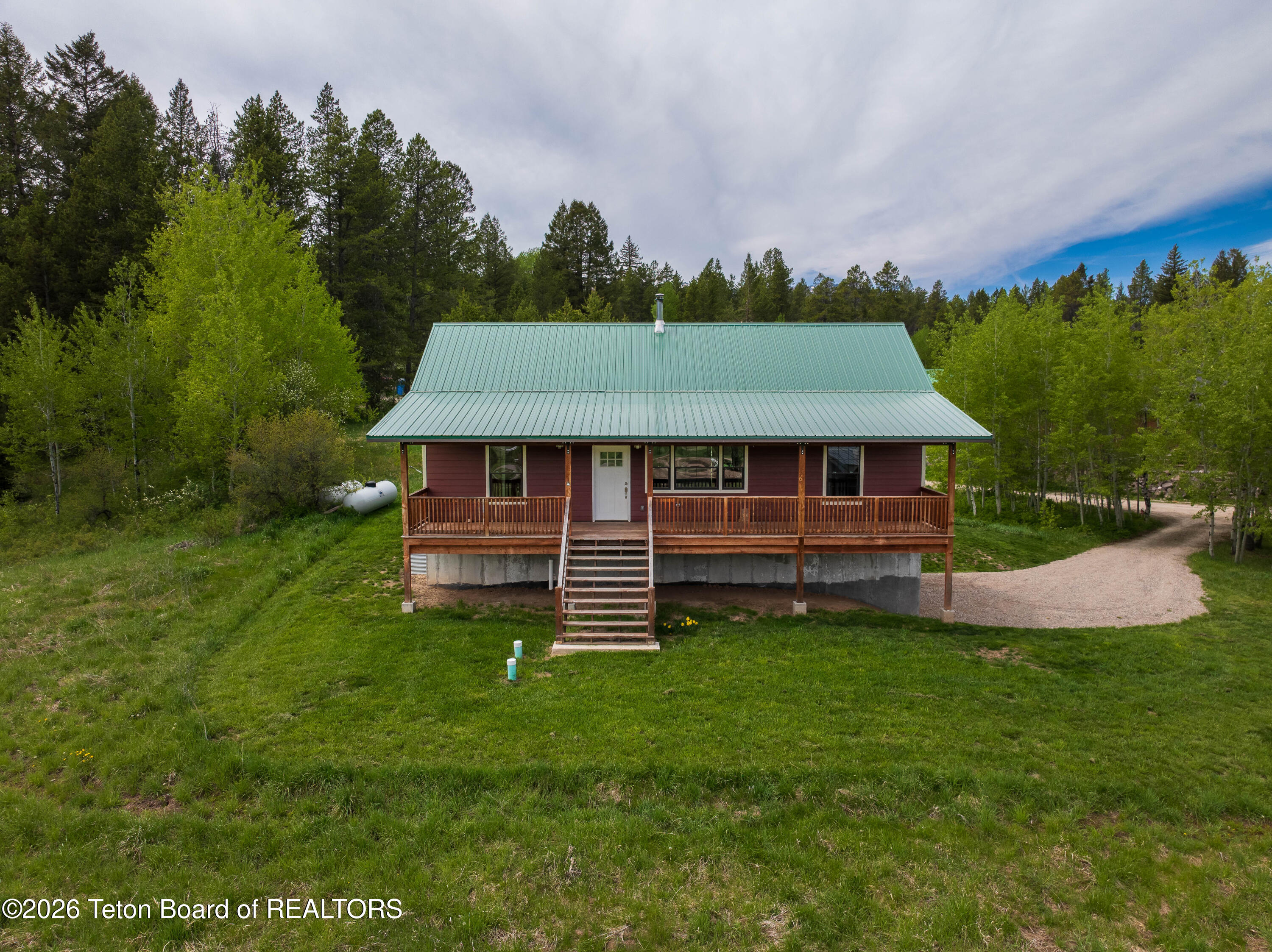 31 PINE HOLLOW Court