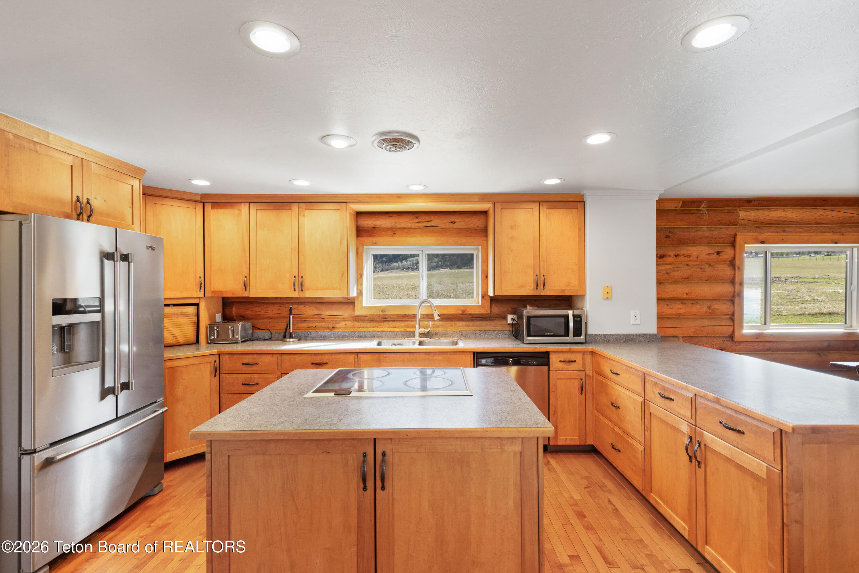898 SADDLE Drive