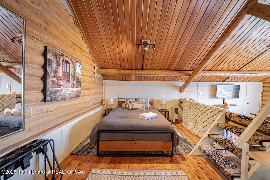 607 SHADY Lane