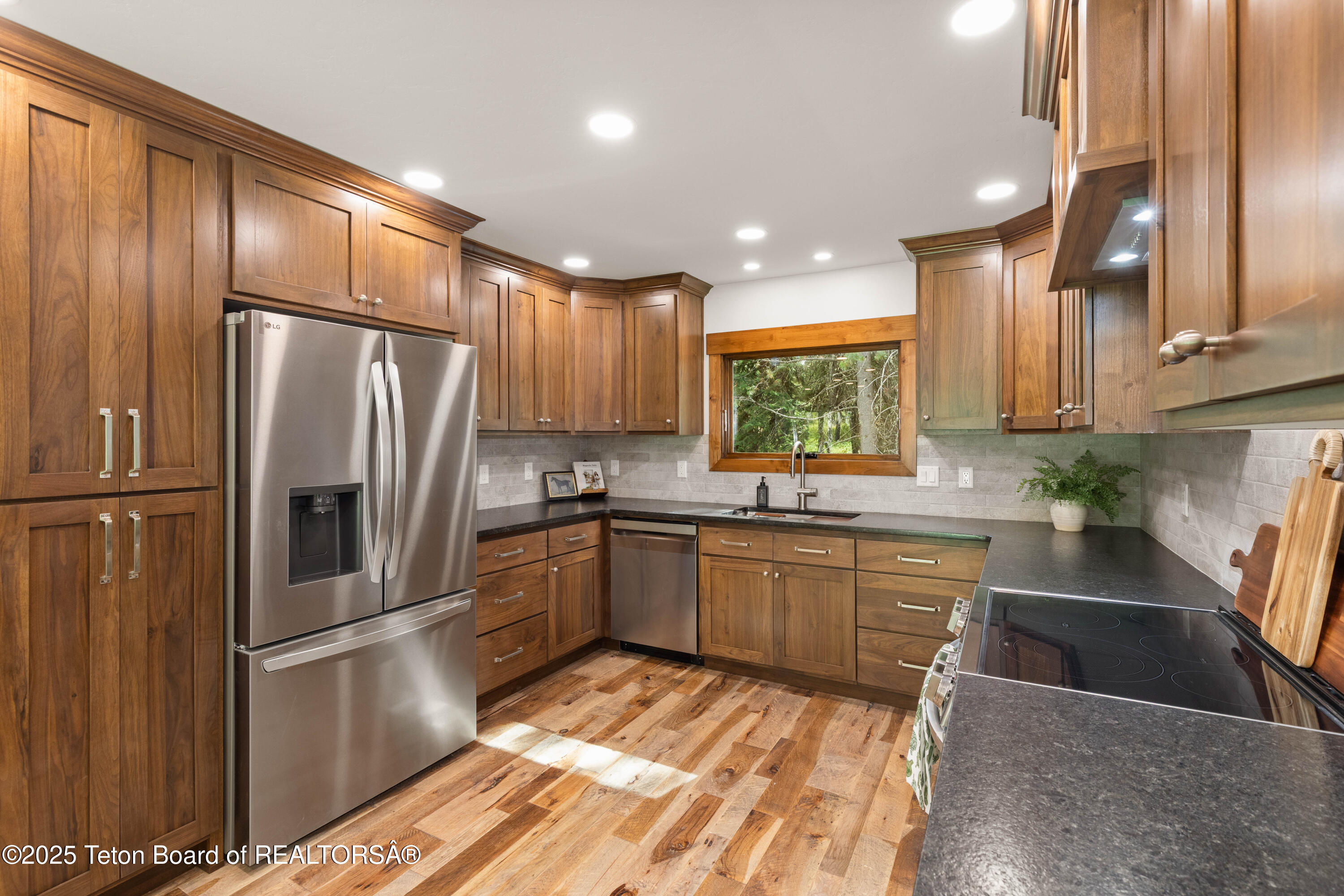 285 SPRUCE Street
