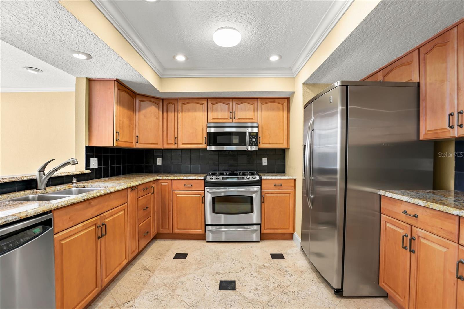 1134 WASHINGTON AVE #13C