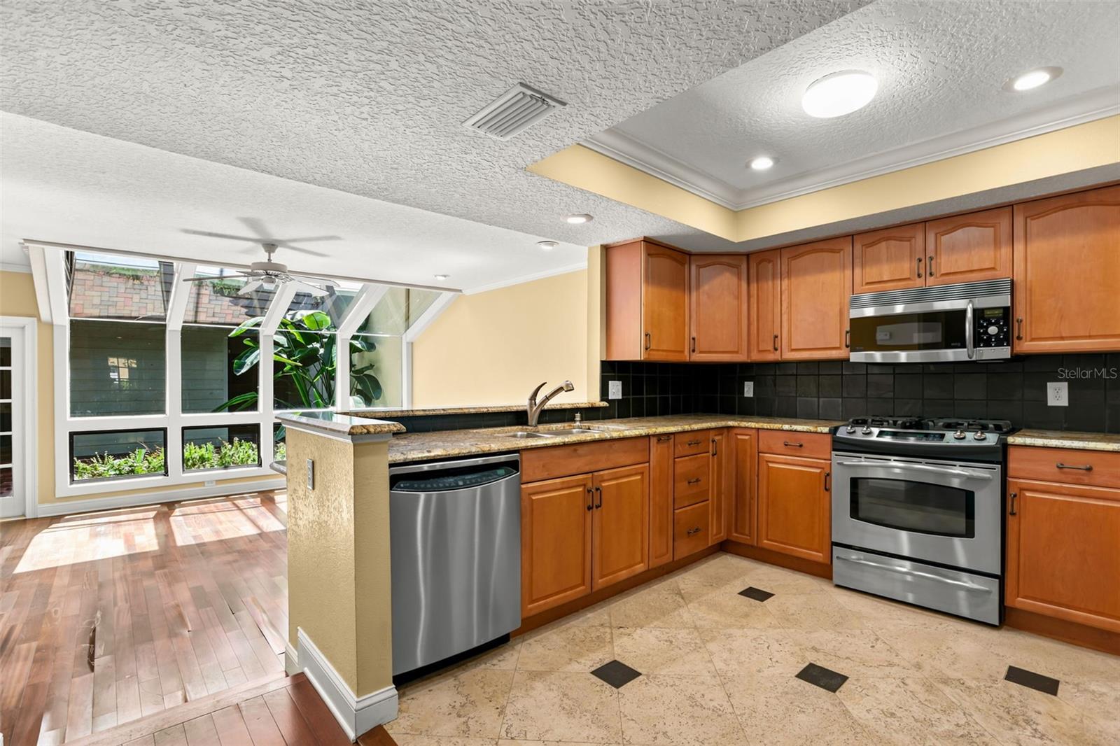 1134 WASHINGTON AVE #13C