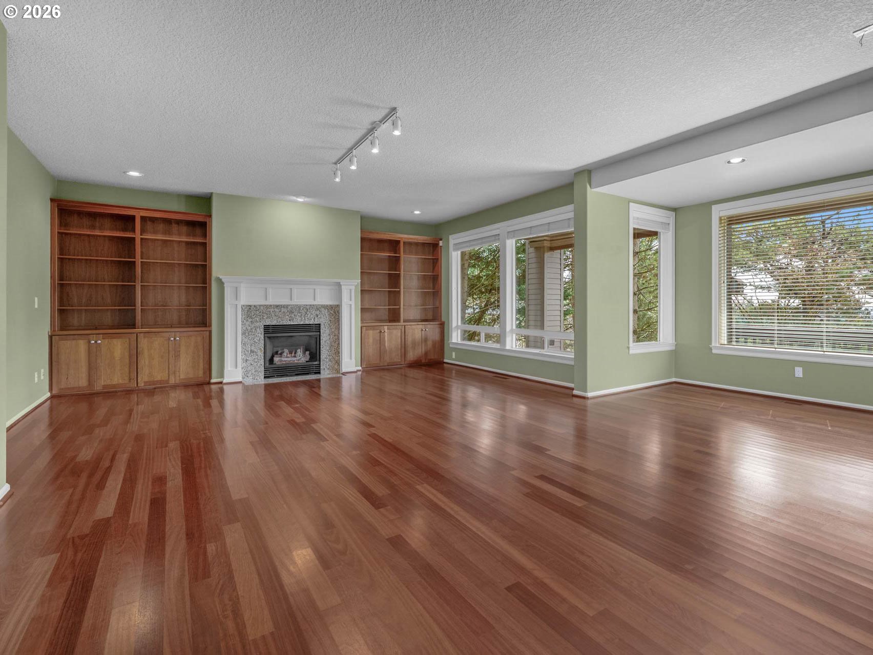 1815 NW ROSEFINCH LN