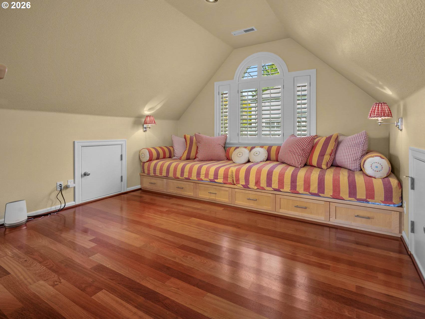 1815 NW ROSEFINCH LN