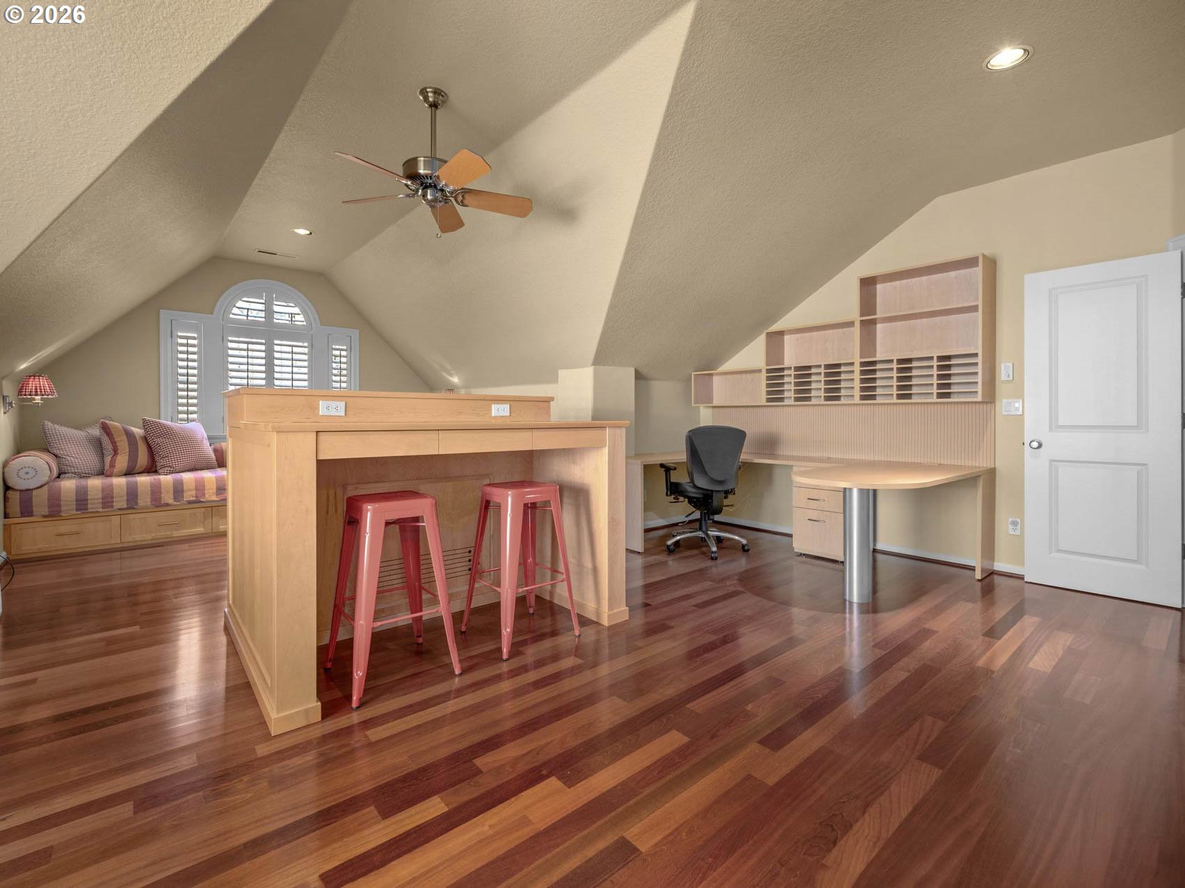 1815 NW ROSEFINCH LN