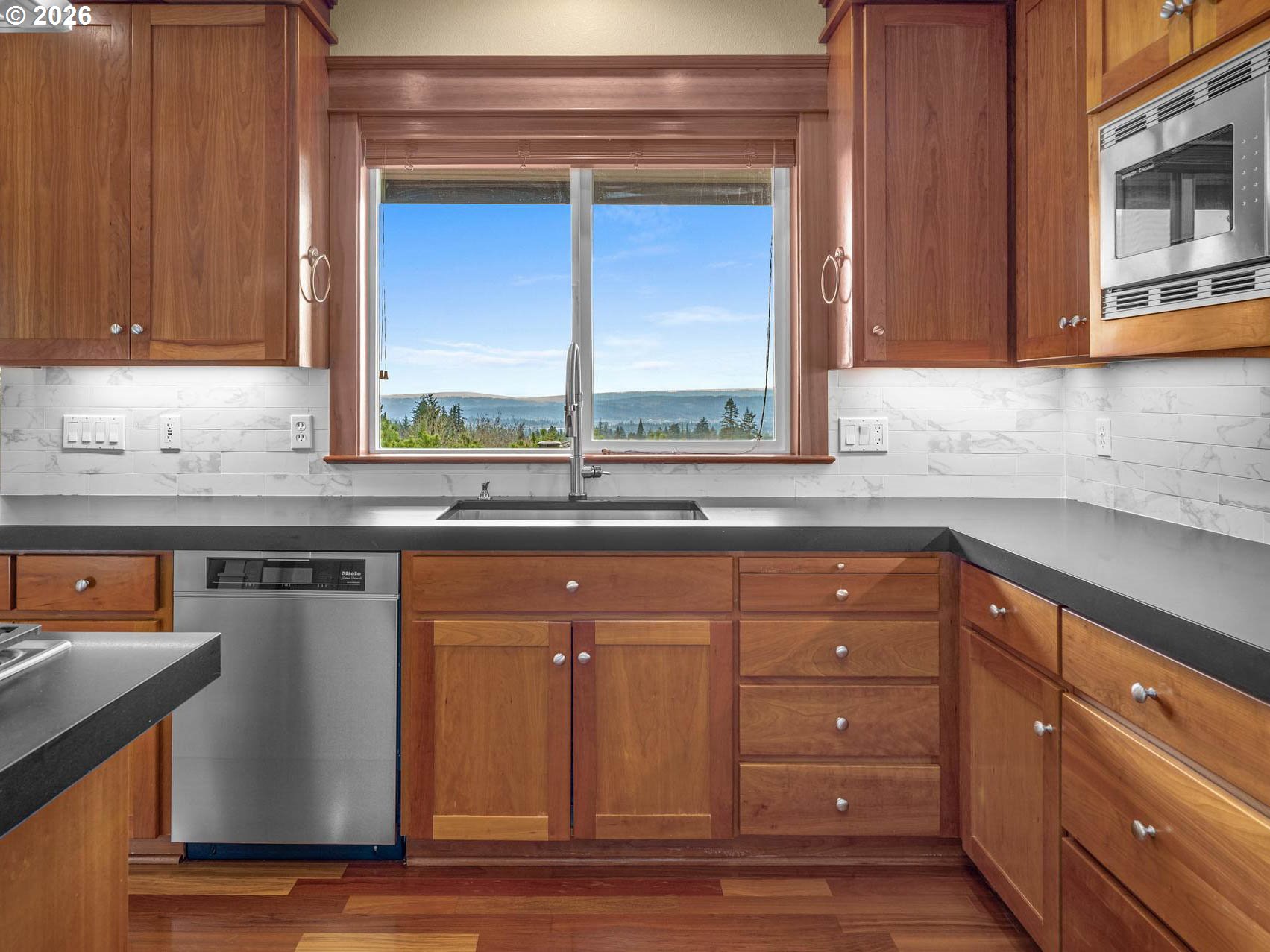 1815 NW ROSEFINCH LN