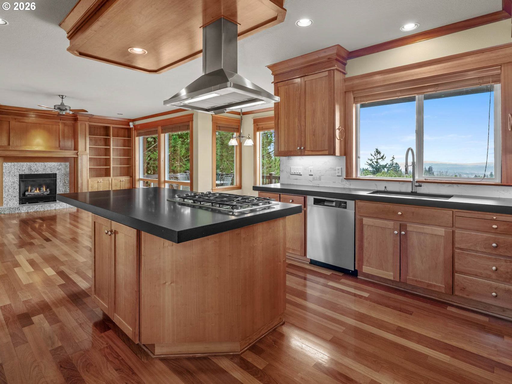 1815 NW ROSEFINCH LN