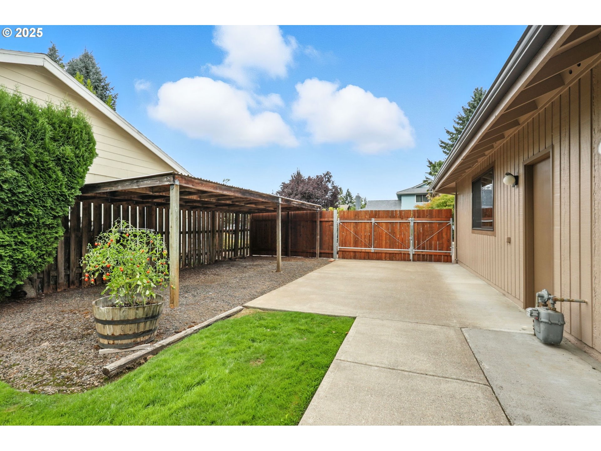 2142 SE GERHARD DR