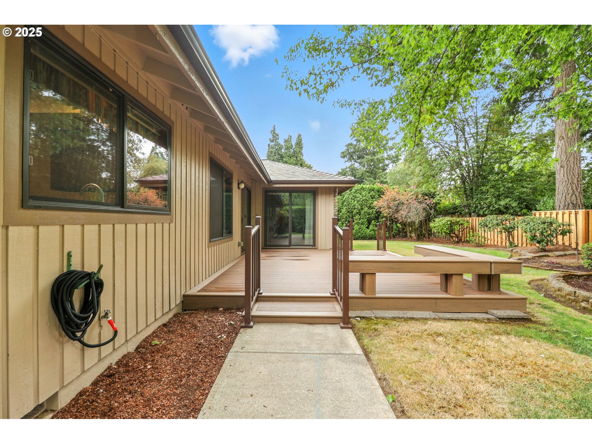 2142 SE GERHARD DR