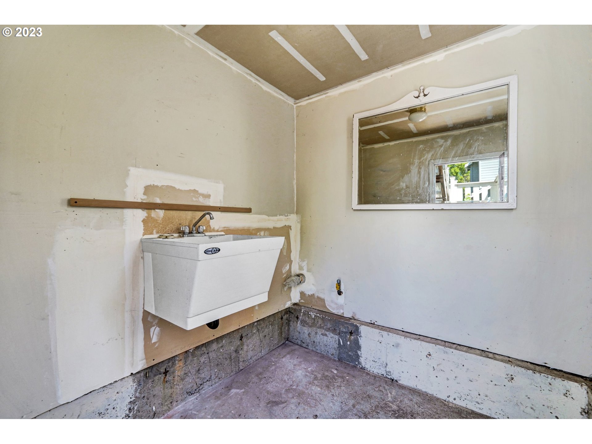 1551 NE ORENCO STATION PKWY