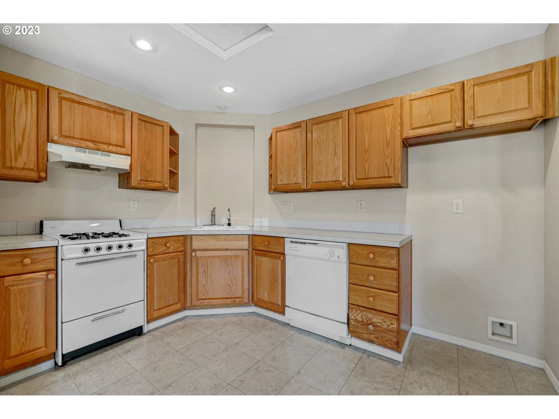 1551 NE ORENCO STATION PKWY