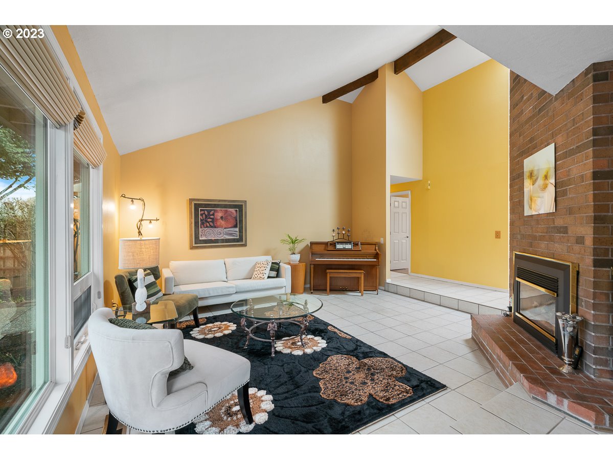 1328 SE JACQUELIN DR