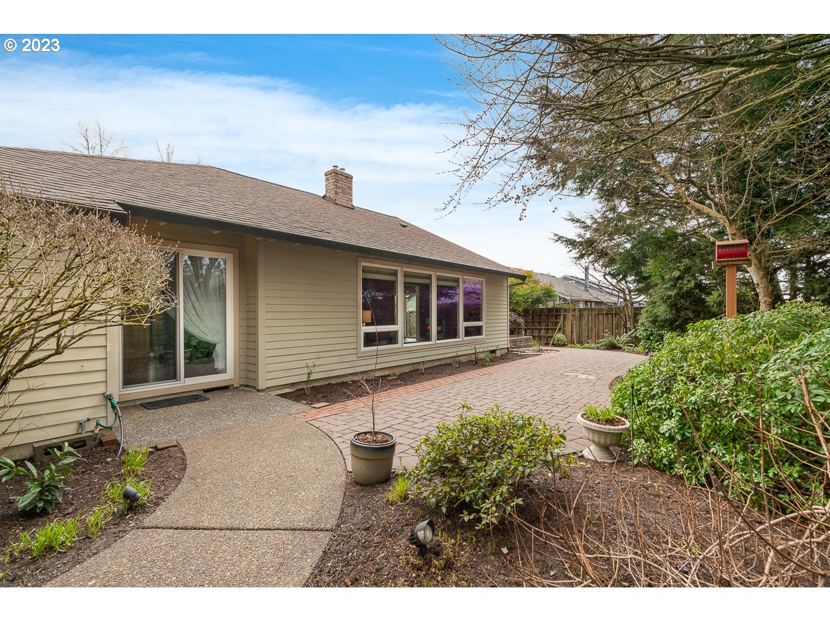 1328 SE JACQUELIN DR