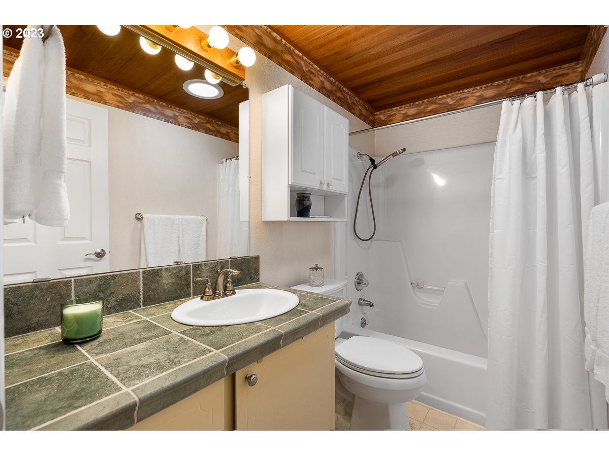 1328 SE JACQUELIN DR