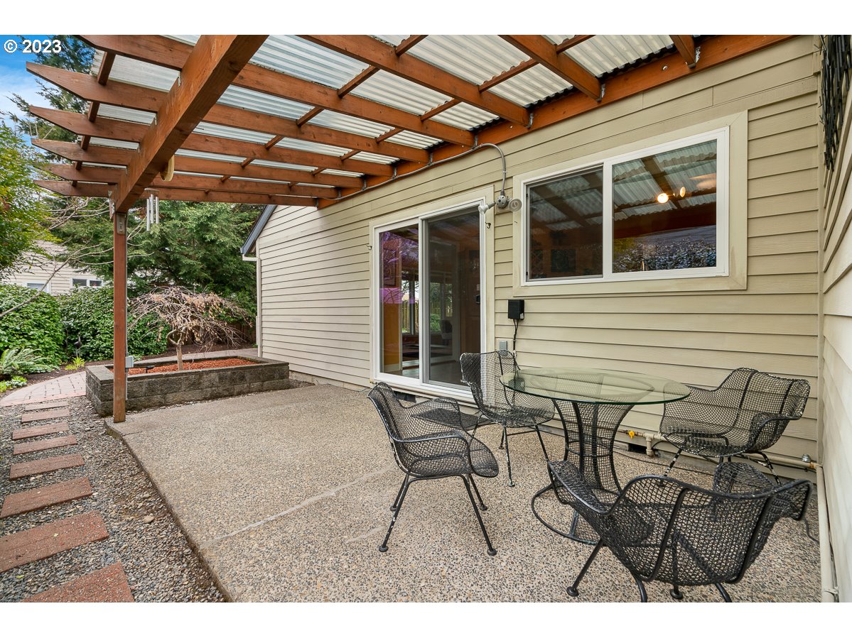 1328 SE JACQUELIN DR