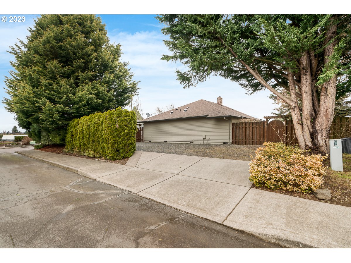 1328 SE JACQUELIN DR