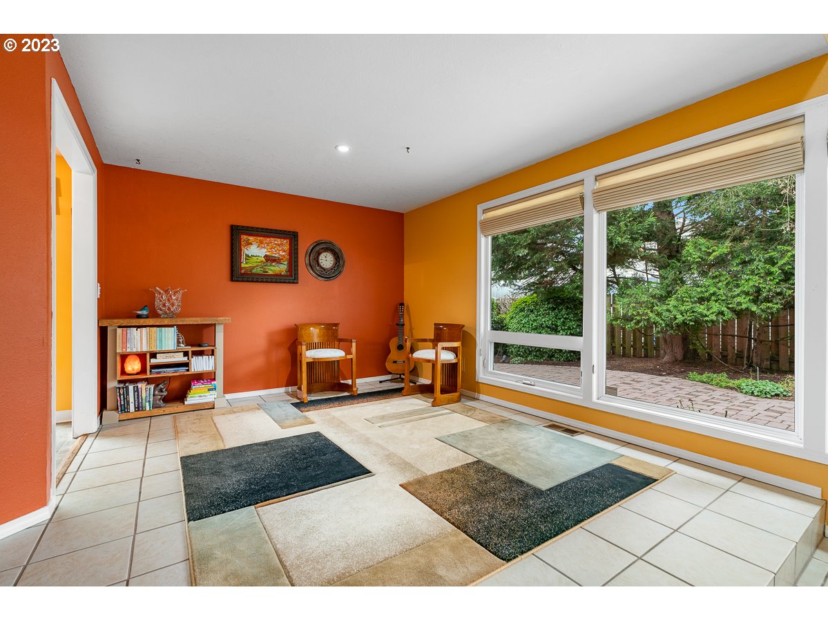 1328 SE JACQUELIN DR