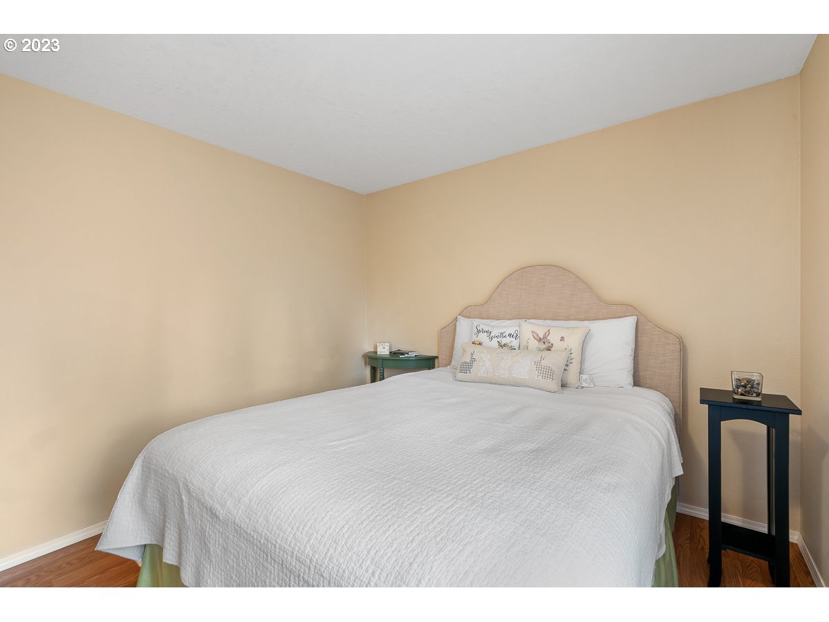 1328 SE JACQUELIN DR