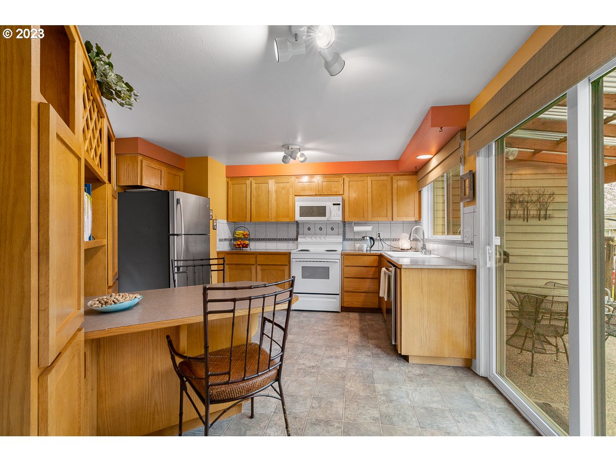 1328 SE JACQUELIN DR