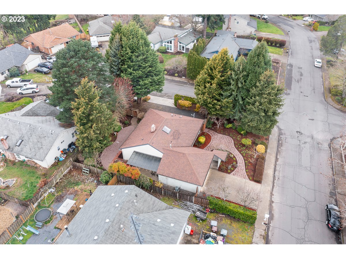 1328 SE JACQUELIN DR