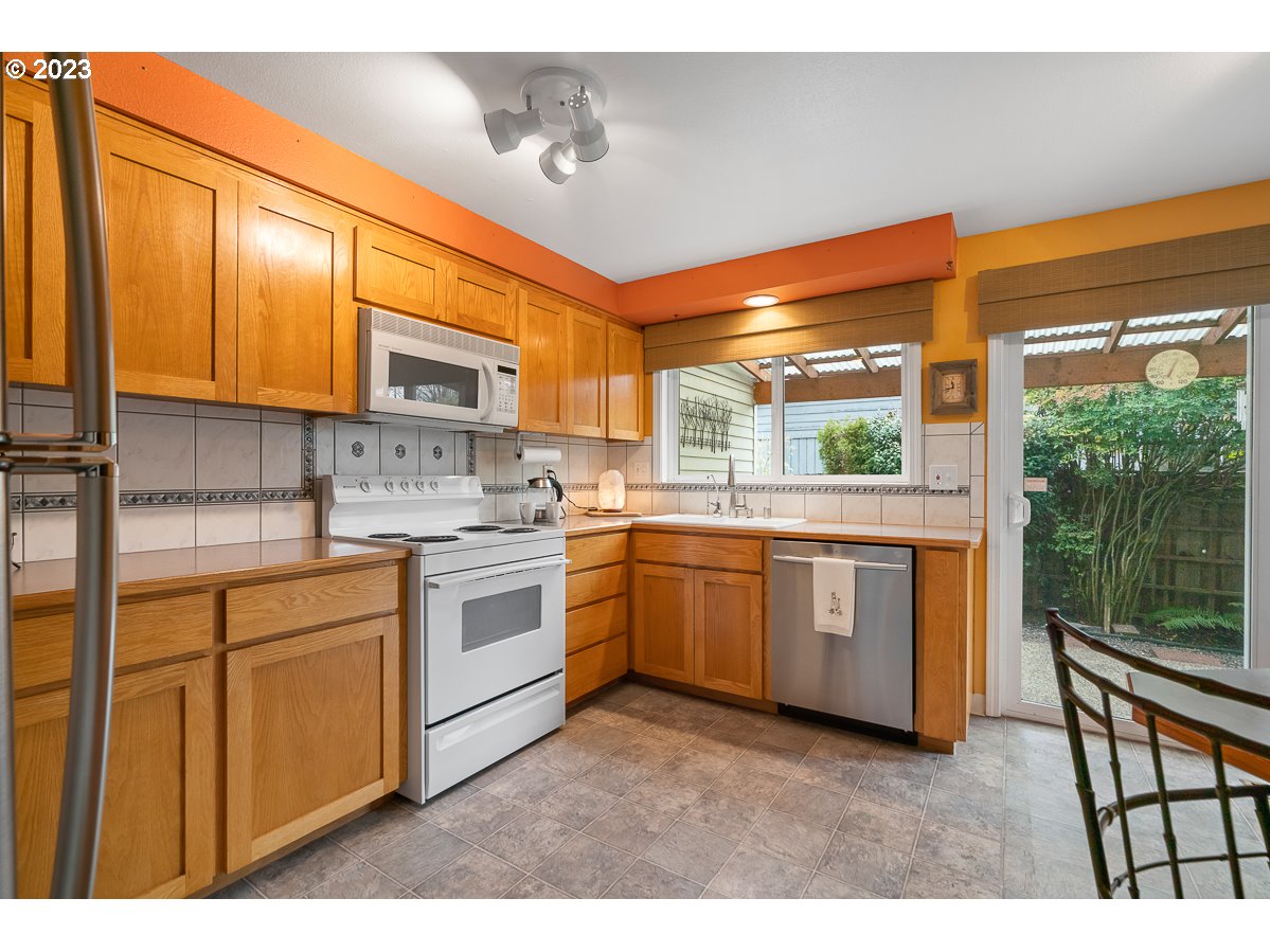 1328 SE JACQUELIN DR