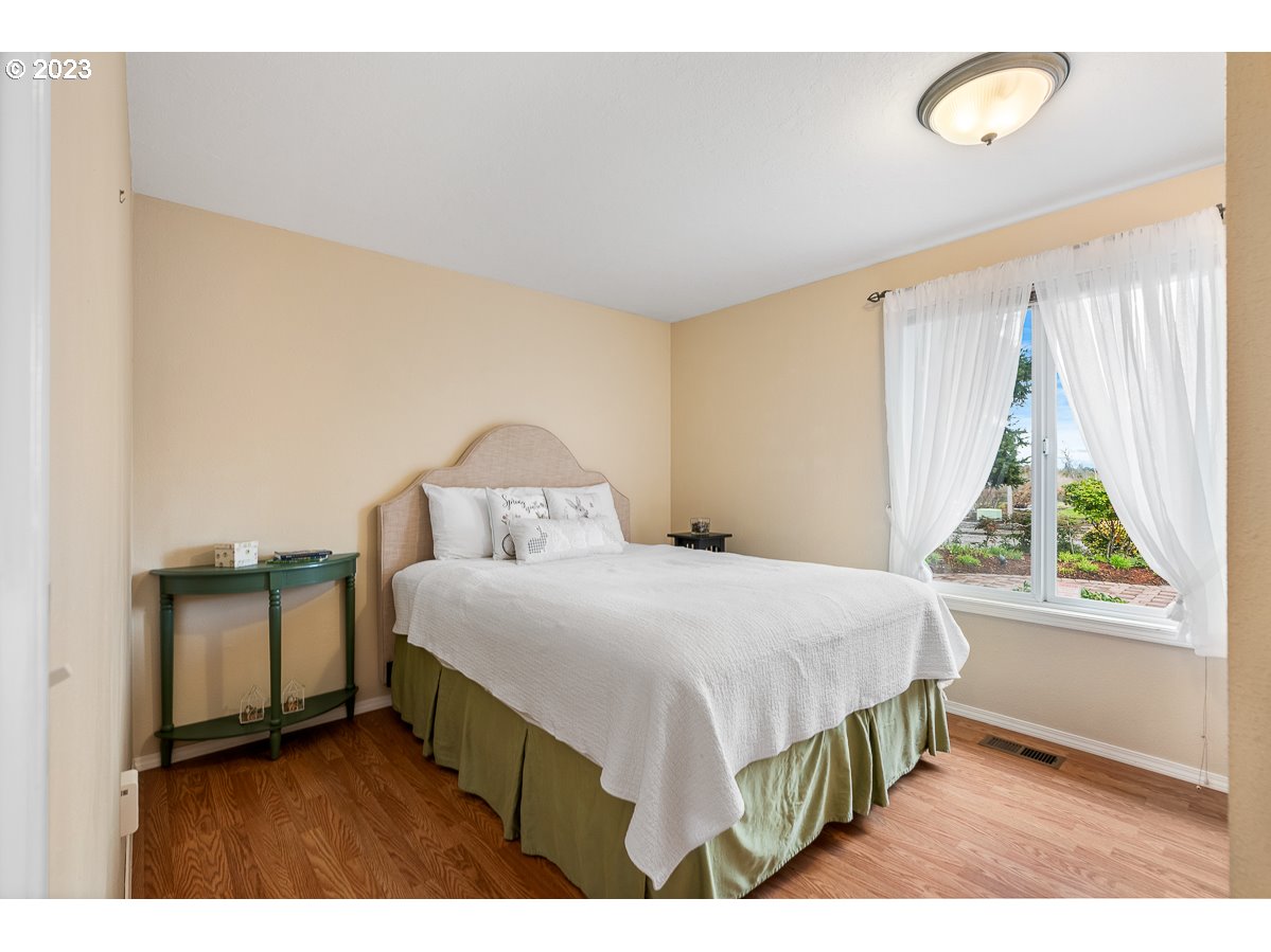 1328 SE JACQUELIN DR