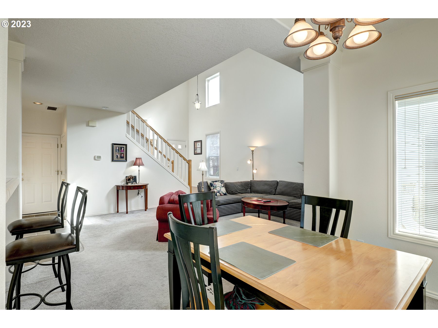 1669 NE GLEN ELLEN DR