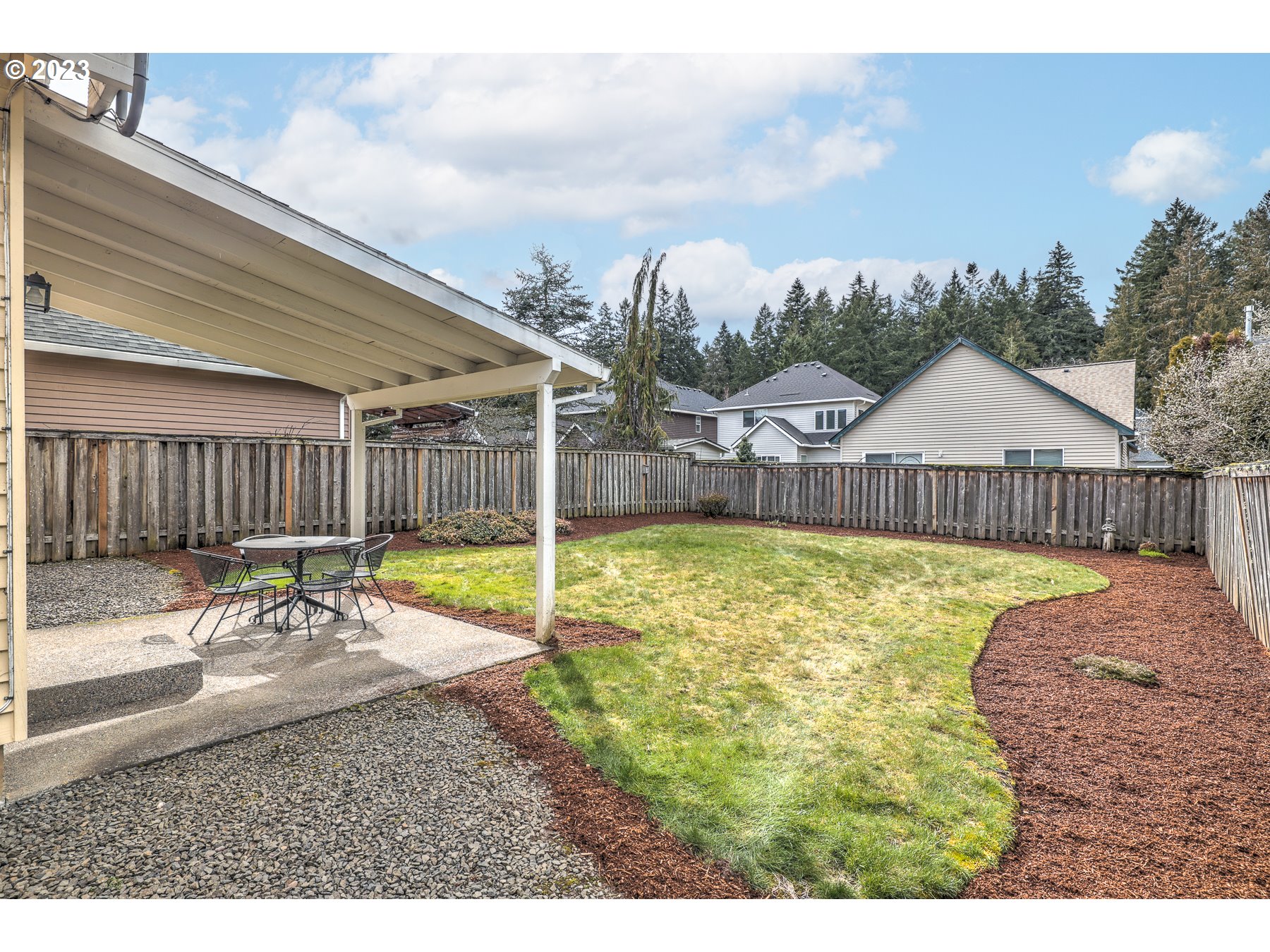 1669 NE GLEN ELLEN DR