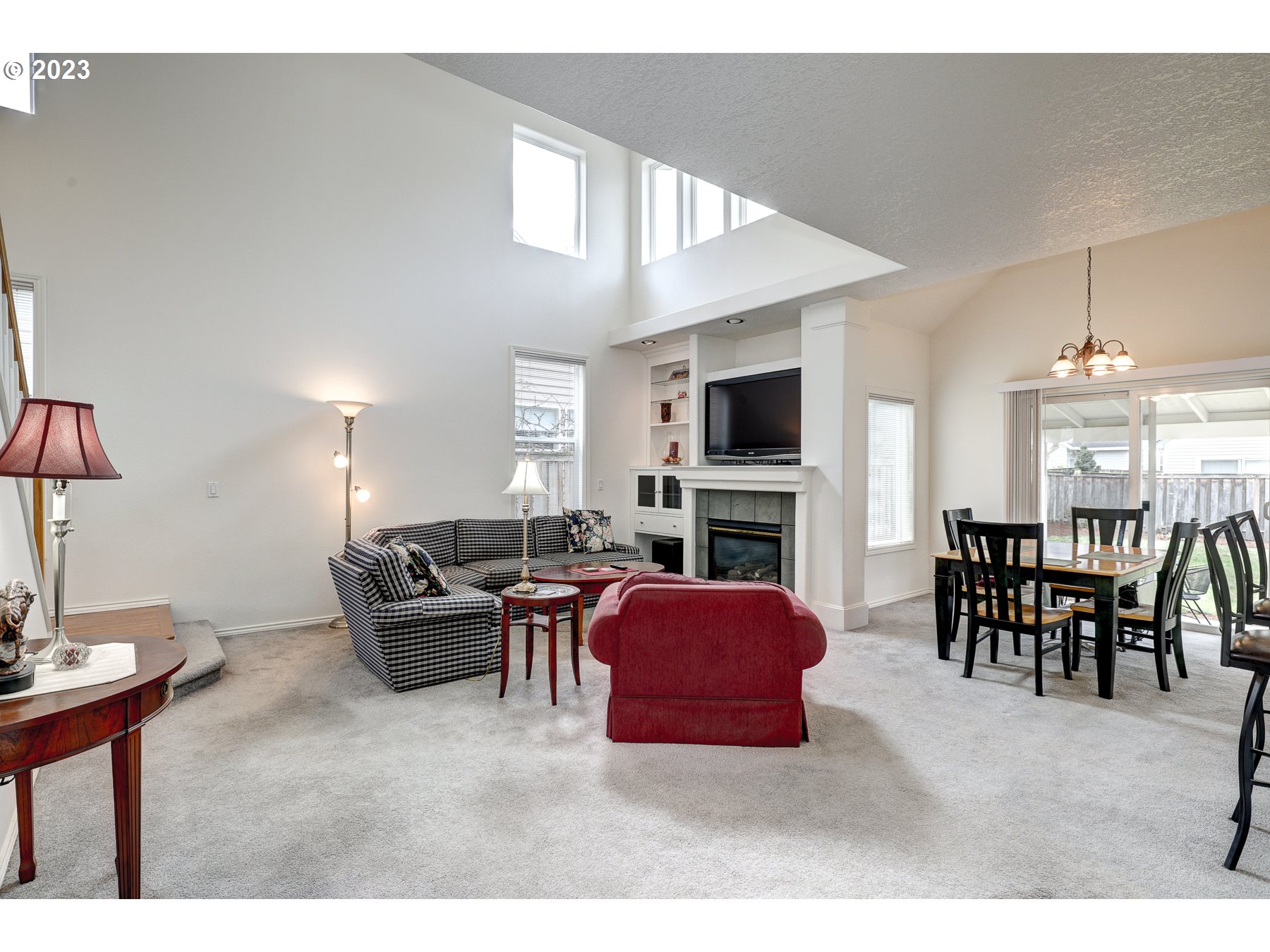 1669 NE GLEN ELLEN DR