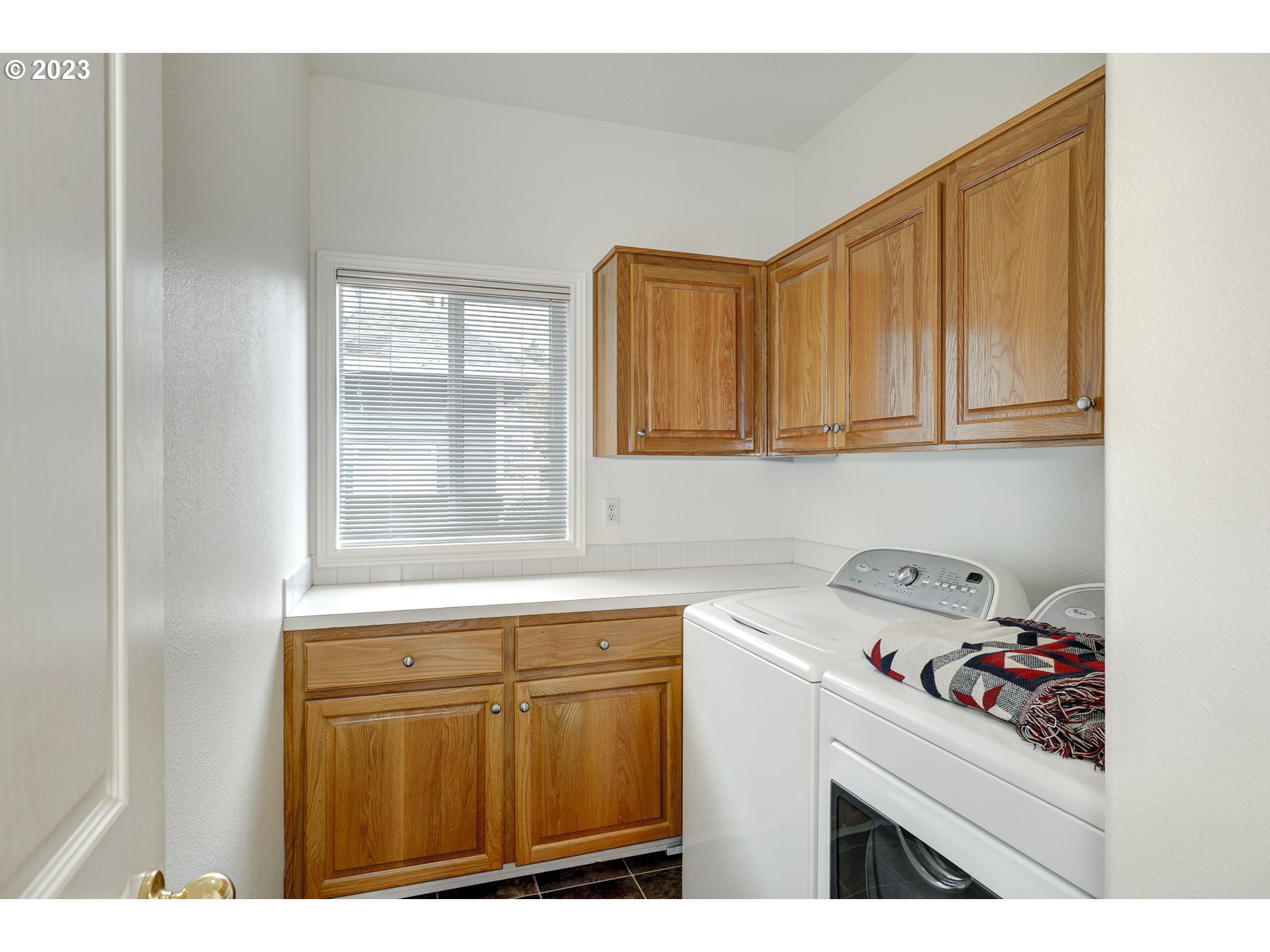 1669 NE GLEN ELLEN DR