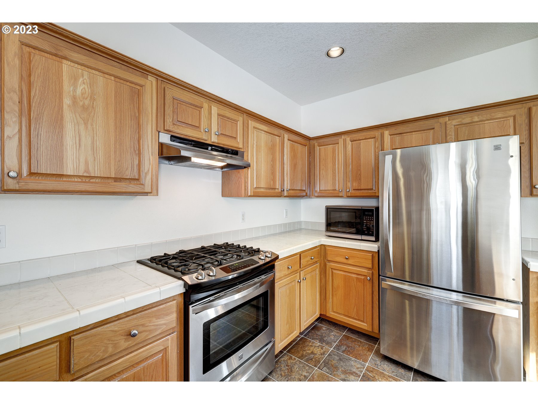 1669 NE GLEN ELLEN DR