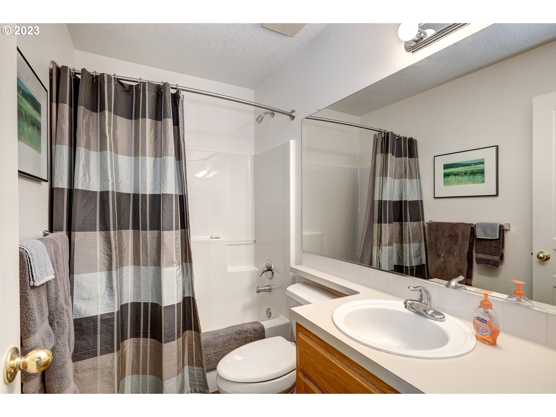 1669 NE GLEN ELLEN DR