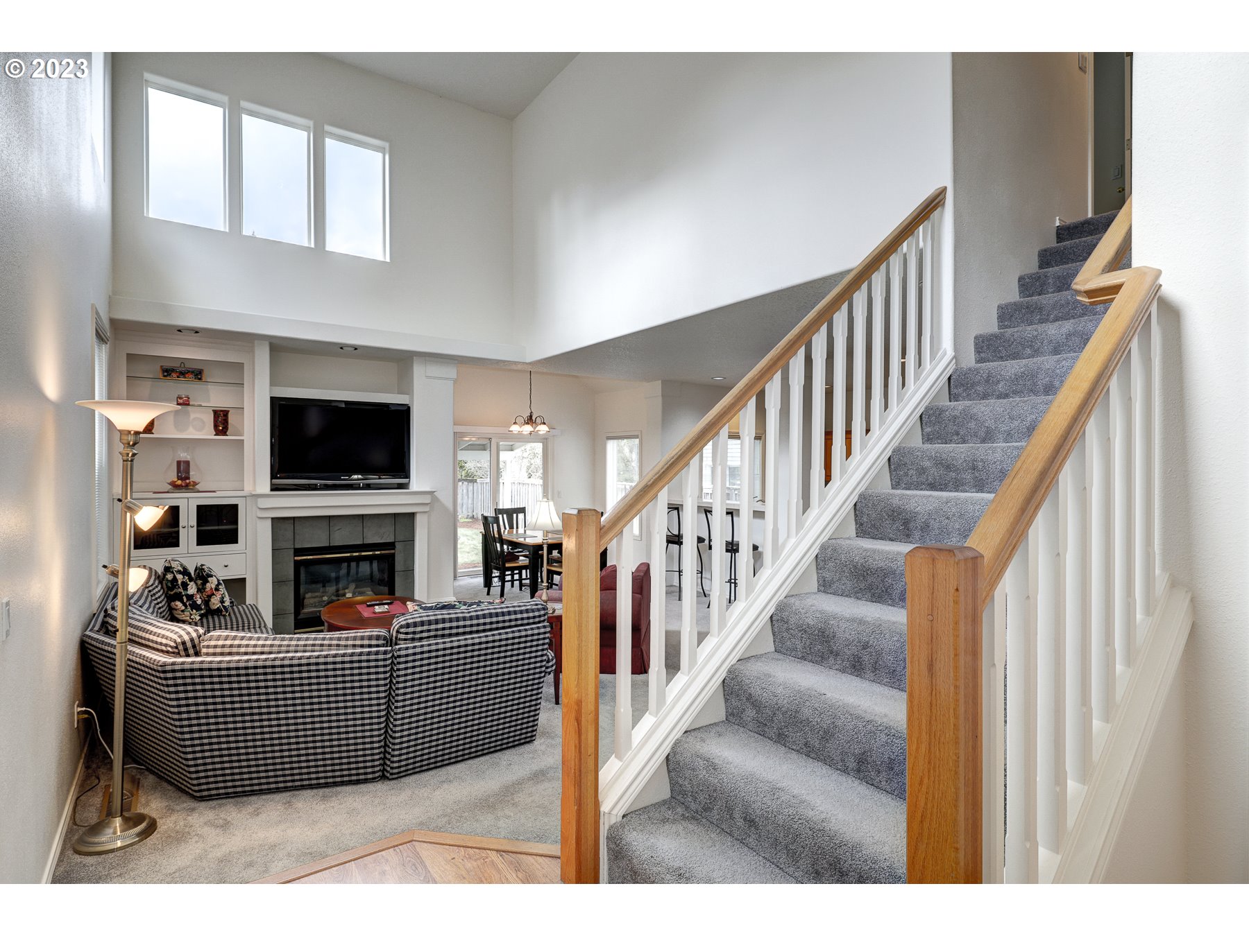 1669 NE GLEN ELLEN DR