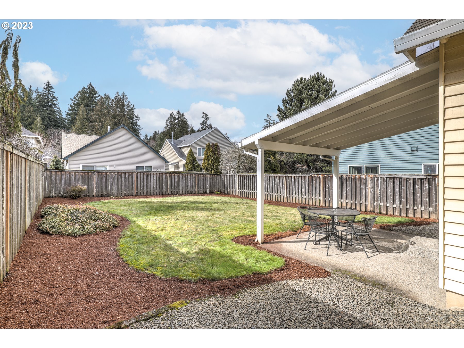 1669 NE GLEN ELLEN DR