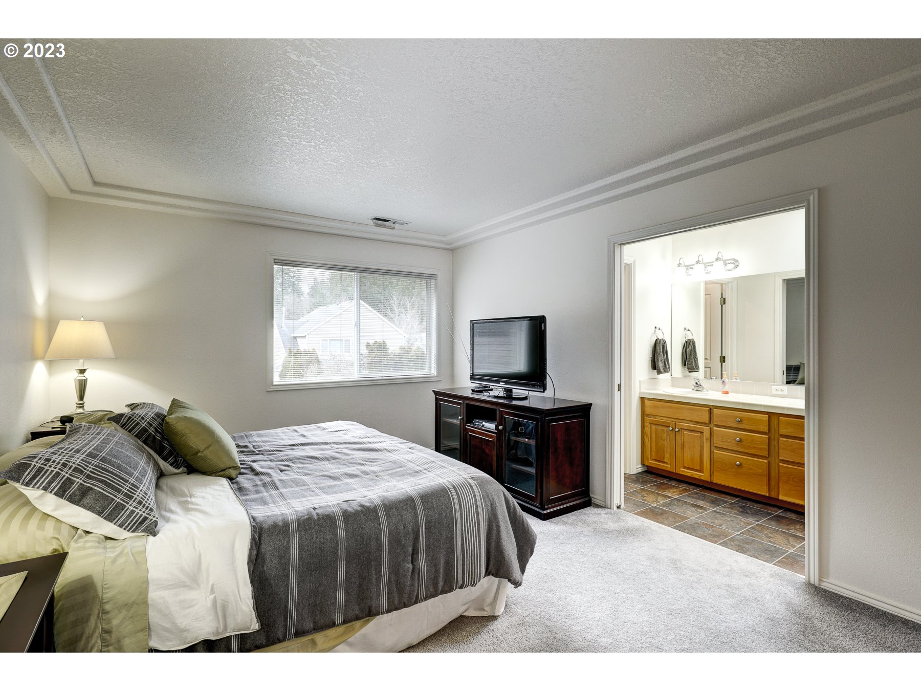 1669 NE GLEN ELLEN DR